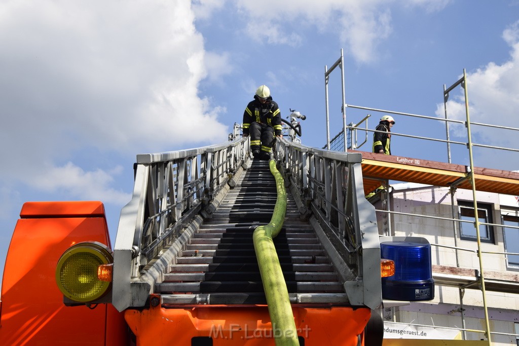 Dachstuhlbrand Koeln Poll Geislarerstr P547.JPG - Miklos Laubert